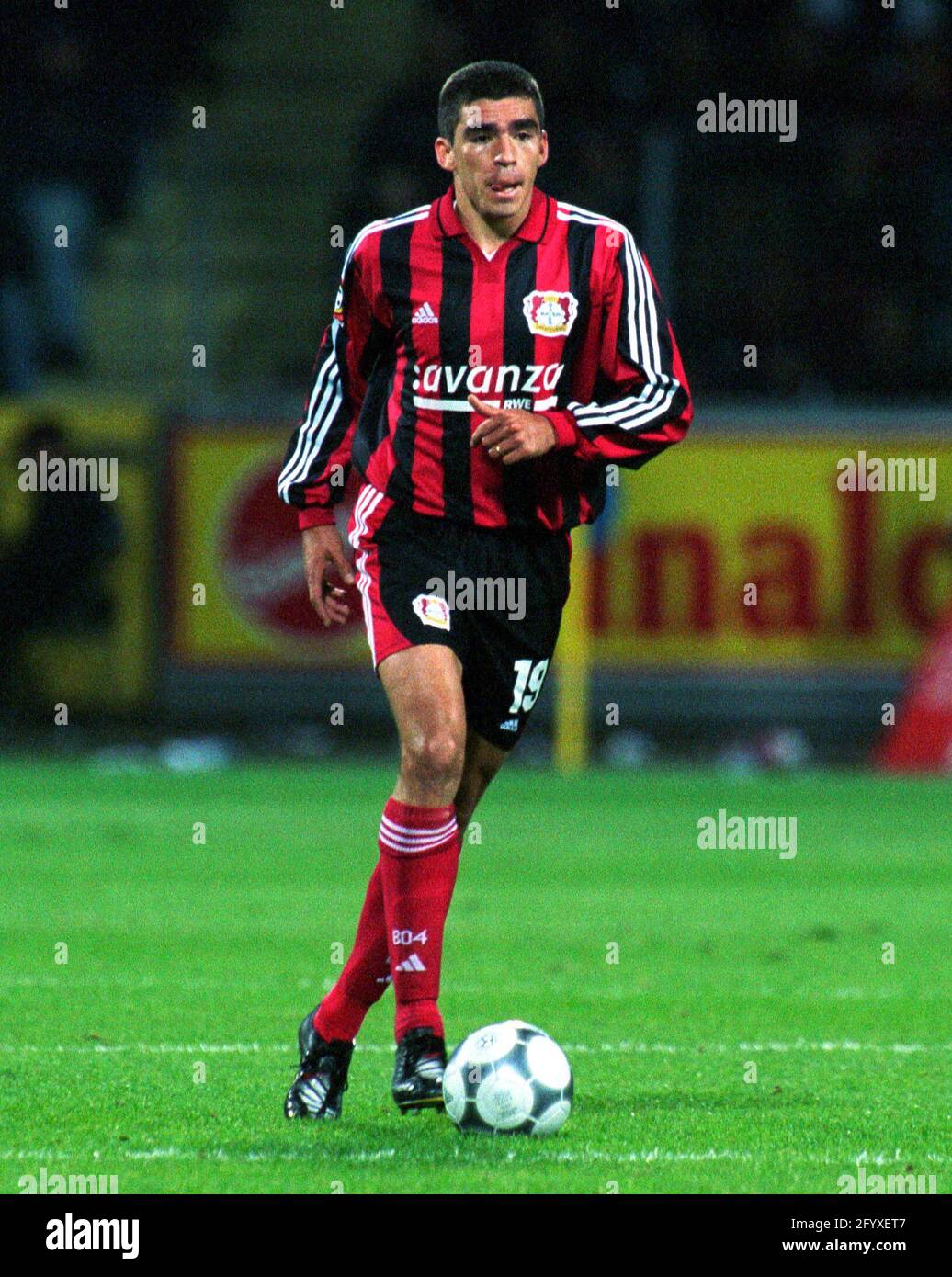 Bayer 04 Leverkusen Home Camiseta de Fútbol 2000 - 2001. Sponsored by