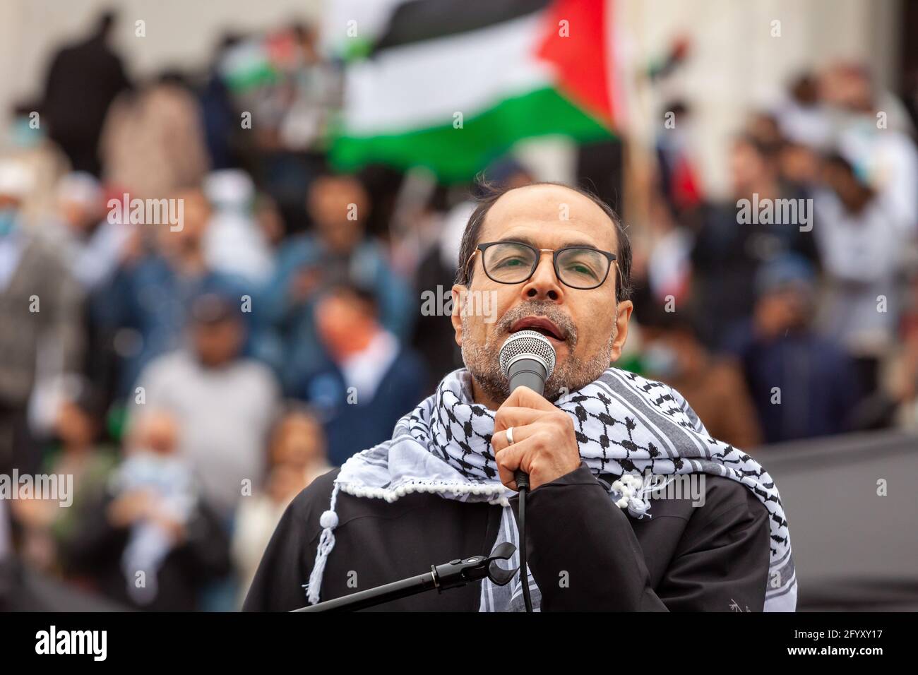 Washington, DC, États-Unis, 29 mai 2021. Photo : Nihad Awad, co-fondateur et directeur exécutif du Conseil des relations américano-islamiques, s'exprime lors de la Marche nationale pour la Palestine au Lincoln Memorial. Des milliers de personnes de la moitié est des États-Unis sont venues à Washington pour participer à la marche. Les musulmans américains pour la Palestine et le Conseil américain des organisations musulmanes ont co-accueilli l'événement avec 7 organisations partenaires, et 109 autres organisations ont approuvé la marche. Crédit : Allison Bailey / Alamy Live News Banque D'Images