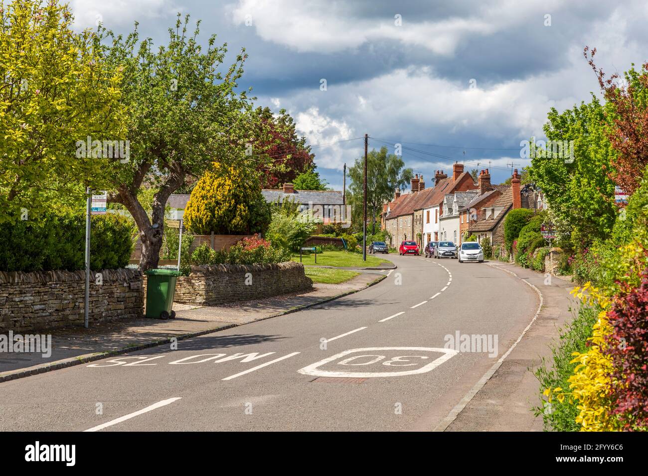 Vue générale sur la rue à Cleeve Prior près d'Evesham dans le Worcestershire, Angleterre. Banque D'Images