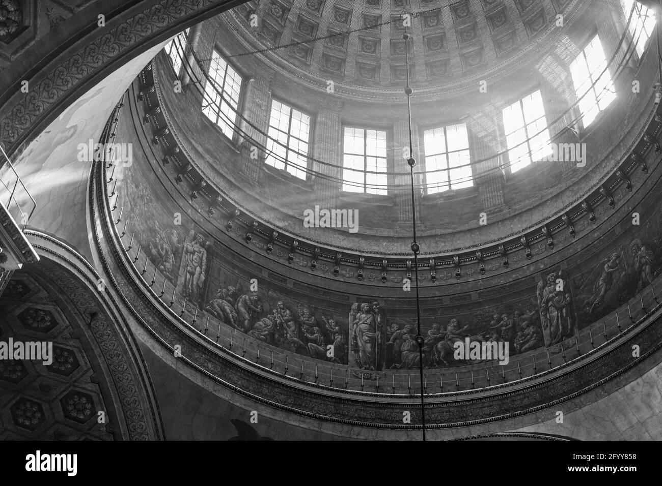 Cathédrale de Kazan. L'intérieur du temple. Décoration intérieure, fresques et peintures sur les murs. L'Église orthodoxe russe. PH noir et blanc Banque D'Images