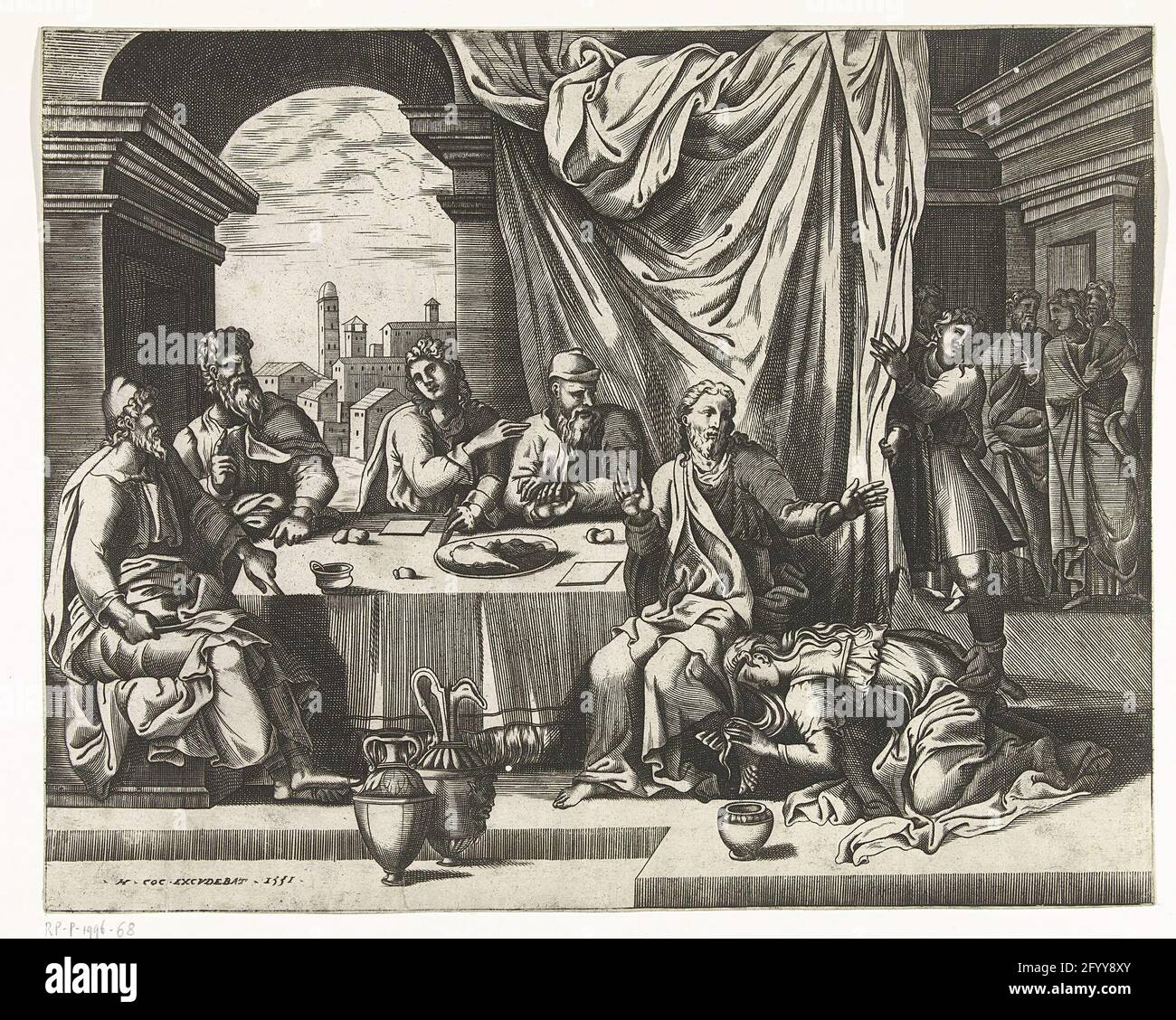 Maria Magdalena foulards les pieds du Christ. Christ avec les pharies à une table. Au premier plan Mary Magdalena sur ses genoux BC, ses pieds affectant ses cheveux. Un pot de pommade sur le sol. En arrière-plan, derrière un rideau, quelques apôtres. Banque D'Images