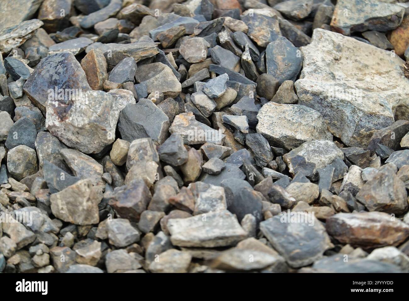 Un gros plan de pierres de différentes tailles Banque D'Images