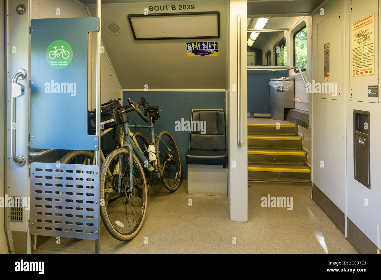 Vélo sur le train Exo à destination de Saint-Jérôme, Québec, Canada Photo  Stock - Alamy