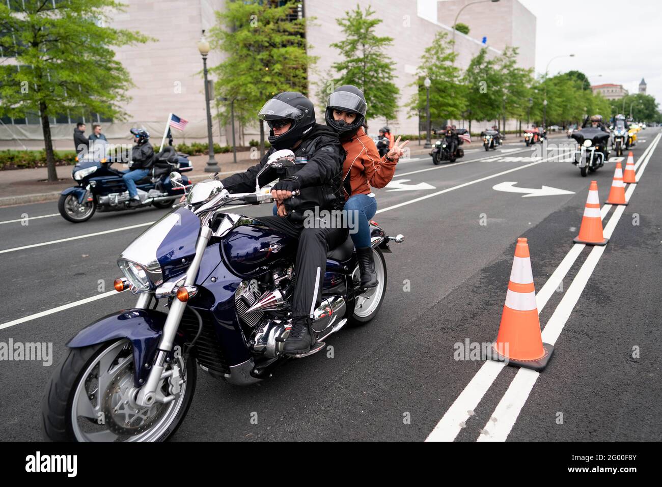 Washington, États-Unis. 30 mai 2021. Les gens participent à la moto Rolling Thunder à Washington, DC, aux États-Unis, le 30 mai 2021. Dimanche, des motocyclistes sont descendus dans la capitale nationale pour participer à la balade annuelle en moto Rolling Thunder pour commémorer le jour du souvenir. Credit: Liu Jie/Xinhua/Alay Live News Banque D'Images