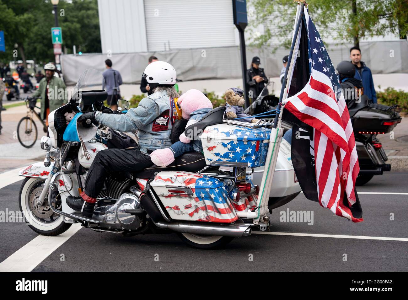 Washington, États-Unis. 30 mai 2021. Un motocycliste participe au Rolling Thunder Motorcycle Ride à Washington, DC, aux États-Unis, le 30 mai 2021. Dimanche, des motocyclistes sont descendus dans la capitale nationale pour participer à la balade annuelle en moto Rolling Thunder pour commémorer le jour du souvenir. Credit: Liu Jie/Xinhua/Alay Live News Banque D'Images