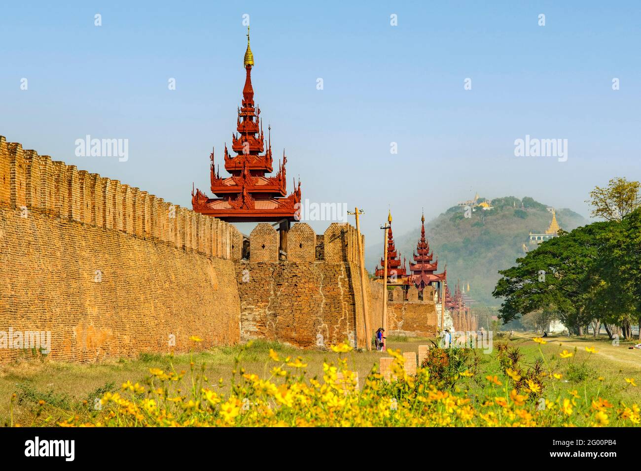 Les murs de la ville, le palais de Mandalay, Myanmar Banque D'Images
