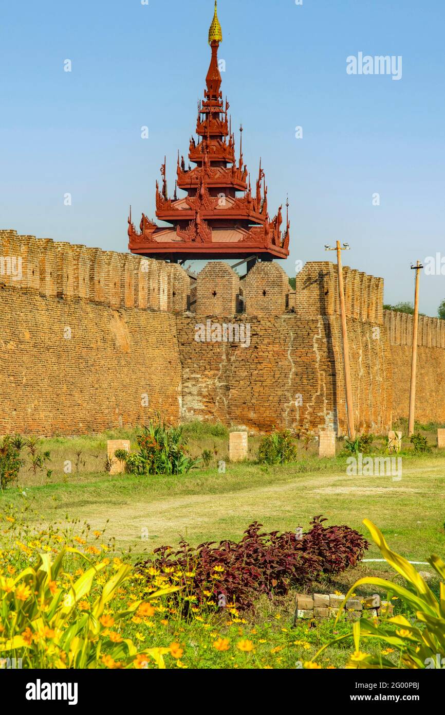 Les murs de la ville, le palais de Mandalay, Myanmar Banque D'Images