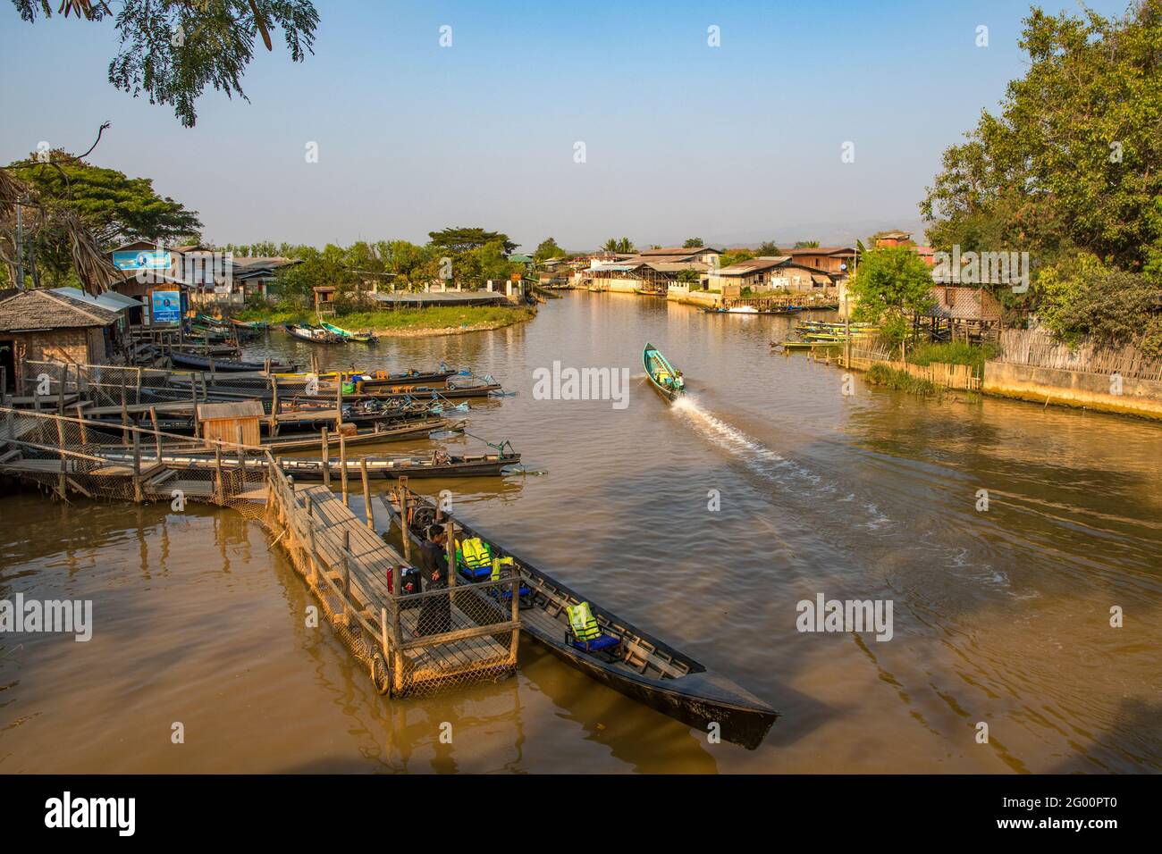Rivière de Nyaung Shwe, près du lac Inle Banque D'Images