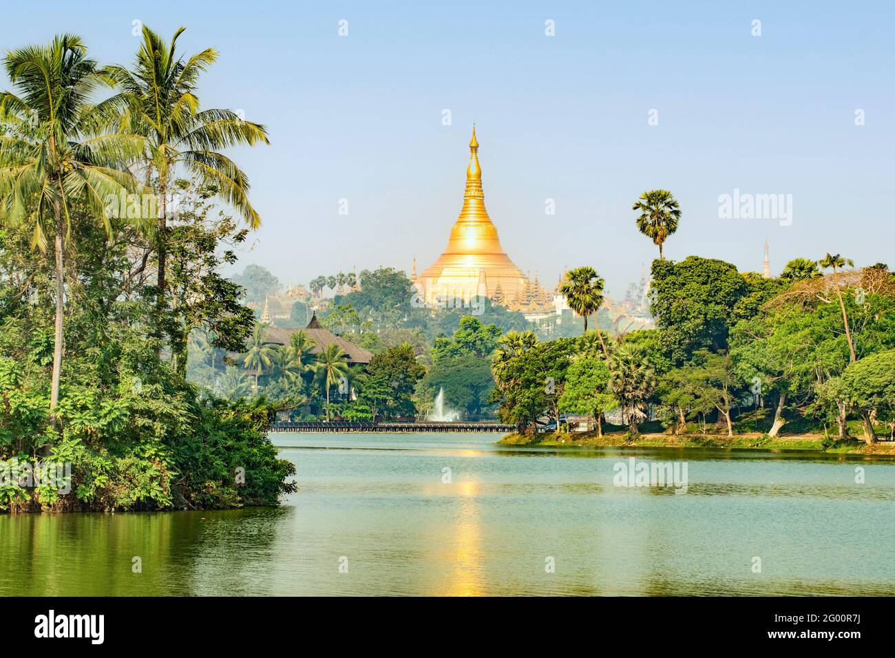Pagode Schwedagon du lac de Kandawgyi, Yangon, Myanmar Banque D'Images