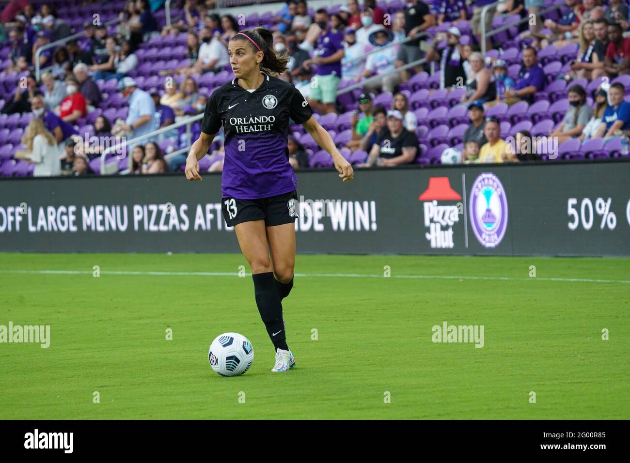 Orlando, Floride, États-Unis, 30 mai 2021, L'avant de la fierté d'Orlando Alex Morgan dribbles le ballon au stade Exploria (photo : Marty Jean-Louis/Alamy Live News Banque D'Images