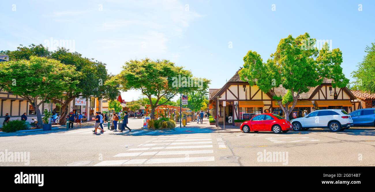 Solvang, Californie, Etats-Unis - 29 mai 2021 Solvang, vue sur la rue et la ville. Ville dans la vallée Santa Ynez, en Californie du Sud. Banque D'Images