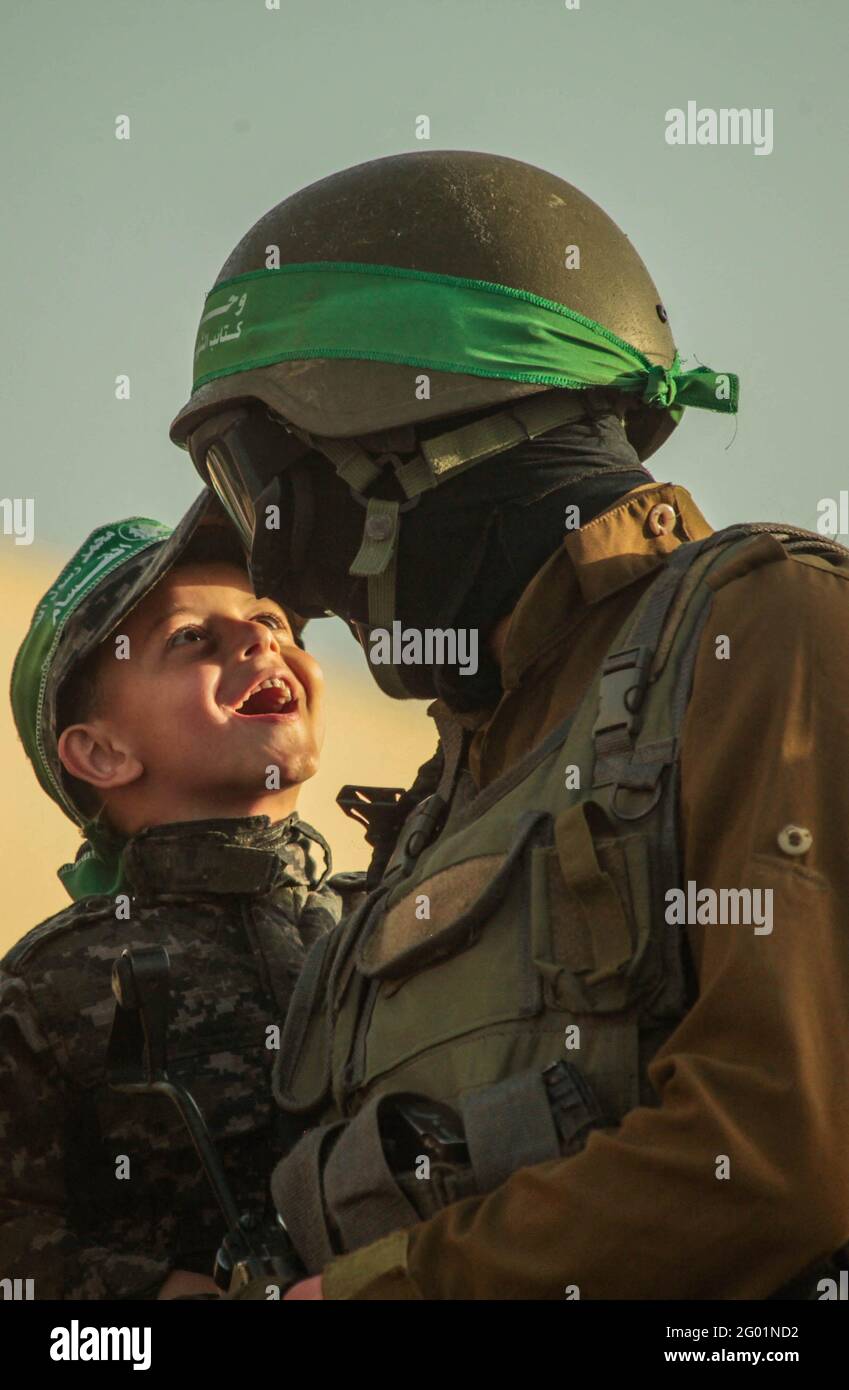 Des membres des Brigades Martyr Izz al-DIN al-Qassam participent à un défilé militaire à Beit Lahia, dans le nord de la bande de Gaza, dans les Territoires palestiniens, le 30 mai 2021. Photo de Ramez Habboub/ABACAPRESS.COM Banque D'Images