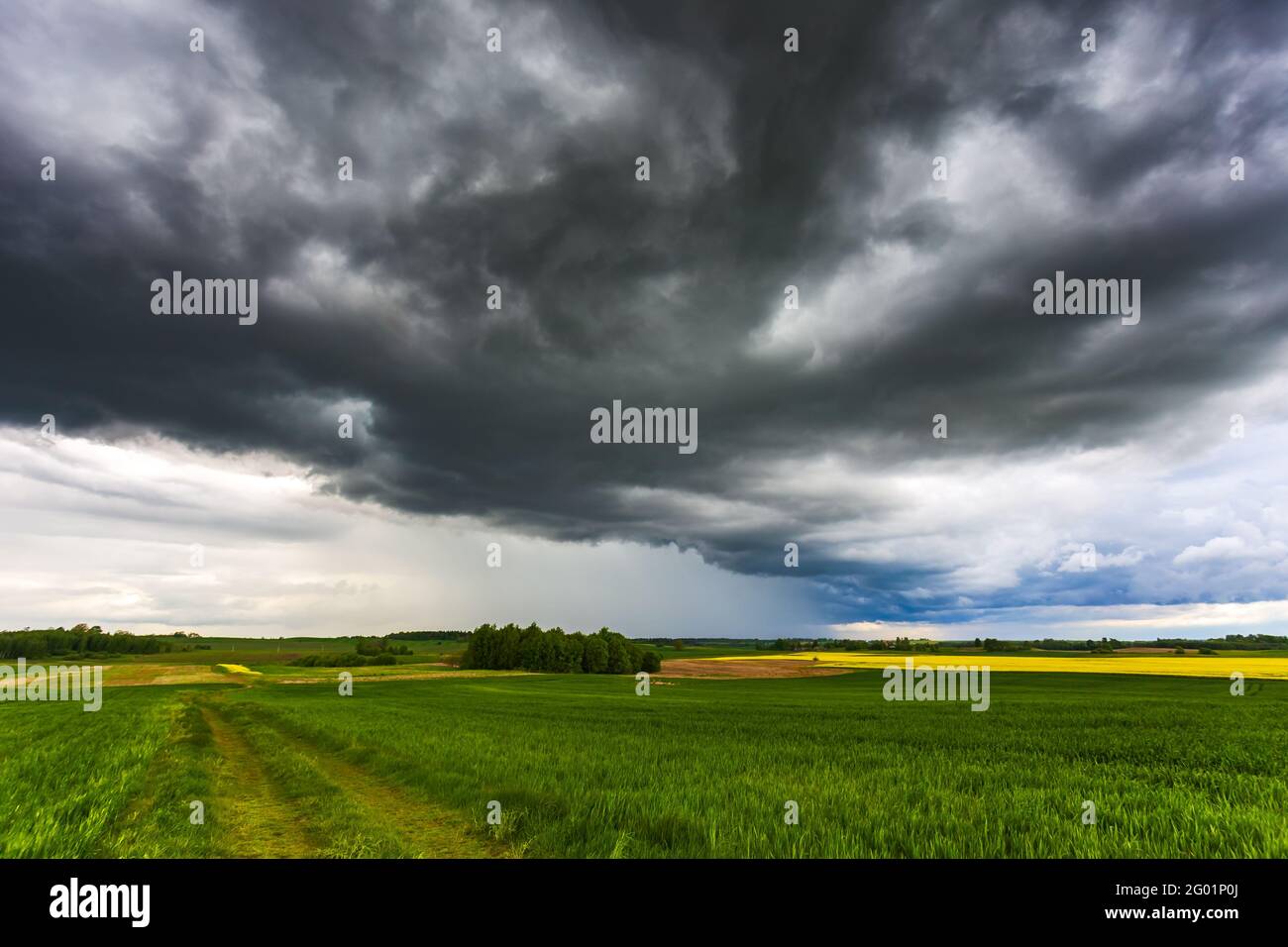Nuages orageux, paysage avec nuages orageux Banque D'Images
