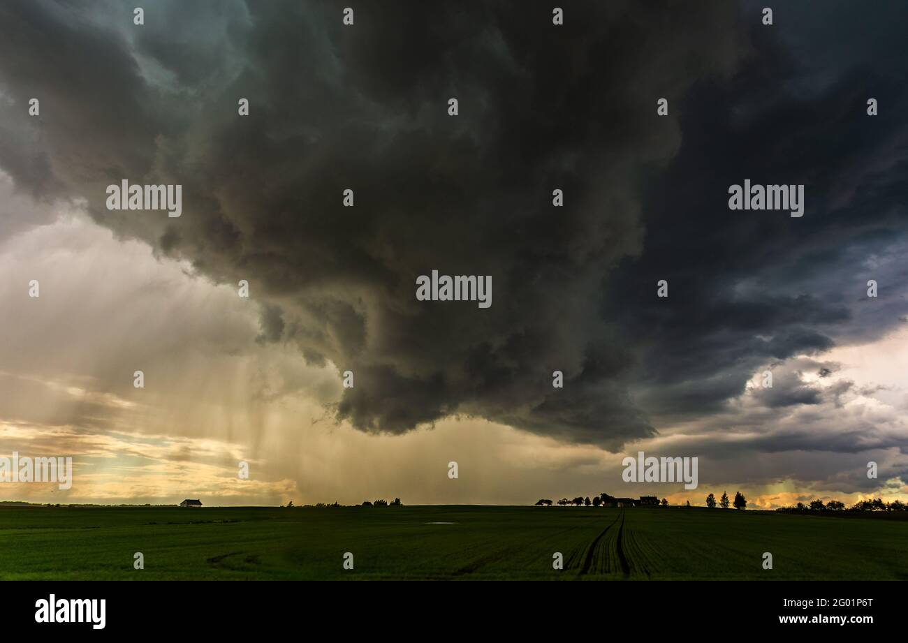 Nuages orageux, paysage avec nuages orageux Banque D'Images