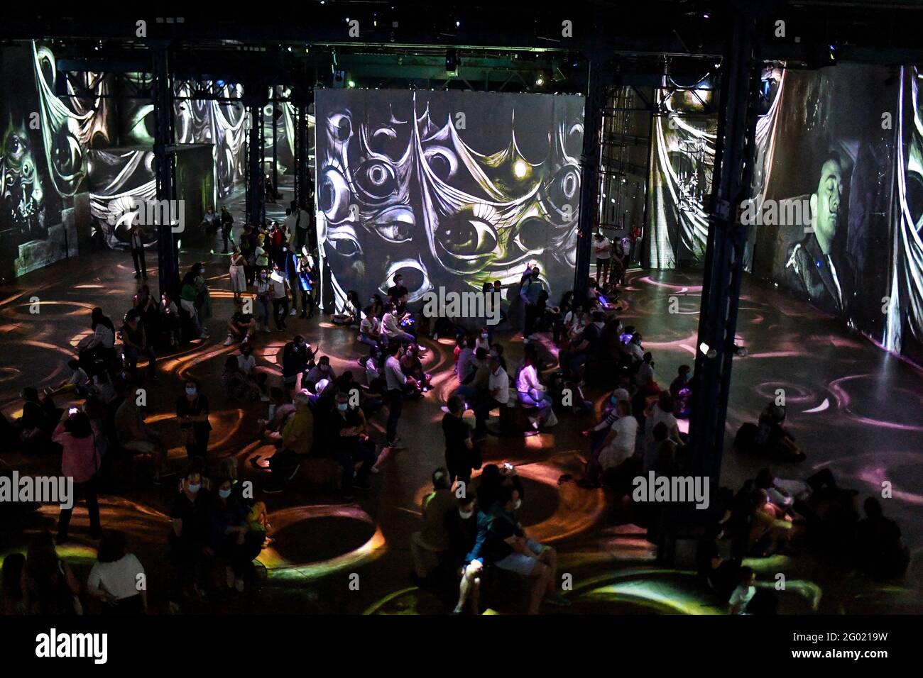 Atelier Des Lumieres Illumine Par Les œuvres Celebres Et Singulieres De Salvador Dali L Exposition Immersive Dali L Enigma Sans Fin Revisite Plus De 60 Annees Creatives Du Maitre Catalan Qui A Parcouru Et