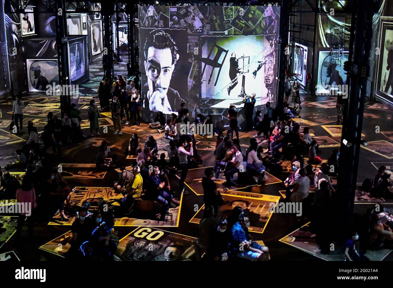 Atelier Des Lumieres Illumine Par Les œuvres Celebres Et Singulieres De Salvador Dali L Exposition Immersive Dali L Enigma Sans Fin Revisite Plus De 60 Annees Creatives Du Maitre Catalan Qui A Parcouru Et