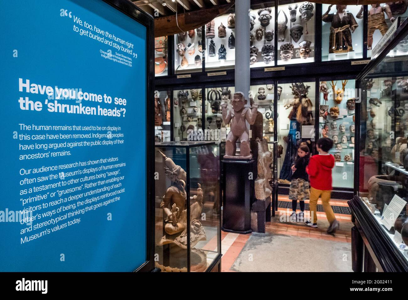 Oxford, Royaume-Uni. 30 mai 2021. Les têtes plus réduites ont maintenant été retirées de la sensibilité culturelle - les gens de tous âges apprécient un voyage de vacances de banque au musée de Pitt Rivers et au musée d'histoire naturelle à Oxford. Le flux des personnes est contrôlé jusqu'à la poursuite des restrictions du coronavirus. Crédit : Guy Bell/Alay Live News Banque D'Images