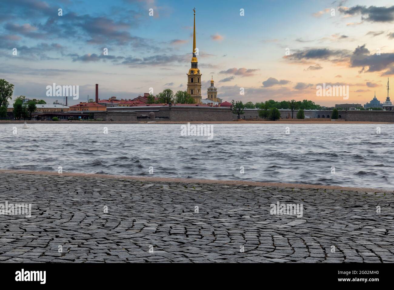 Saint-Pétersbourg au lever du soleil. Forteresse Pierre et Paul à Saint-Pétersbourg, Russie. Banque D'Images