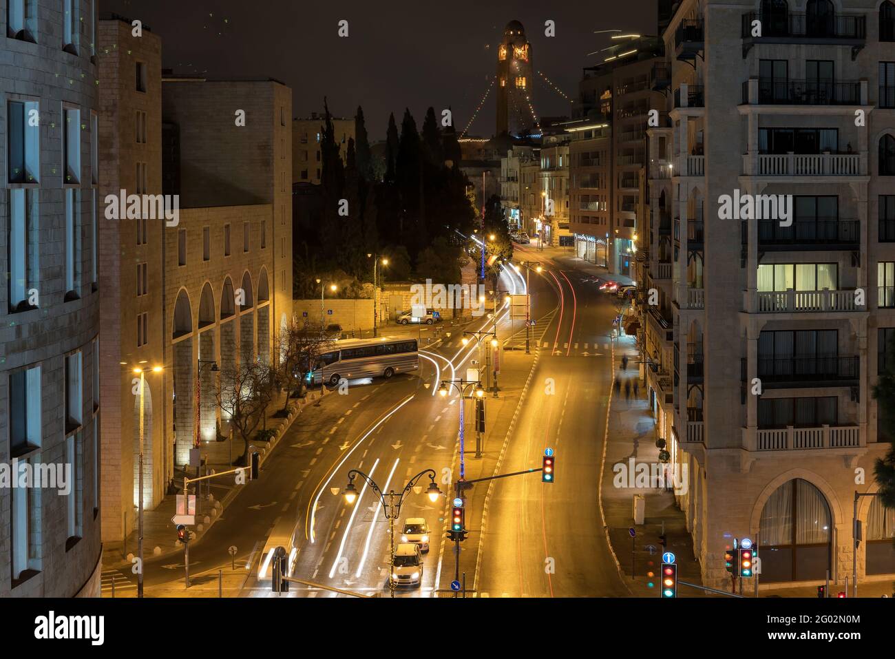 Vue nocturne de la rue Jérusalem, Israël. Banque D'Images