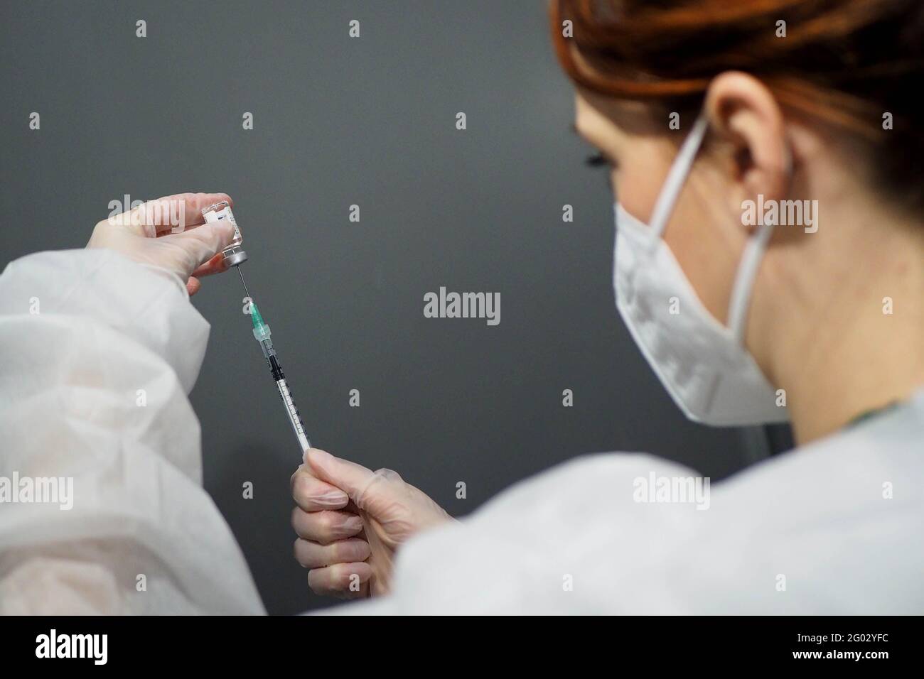 Italie, région Toscane, Arezzo, 25 avril 2021 : urgence Covid-19, campagne de vaccination pour les personnes âgées (70-79 ans), sur les pavillons d'Arezz Banque D'Images