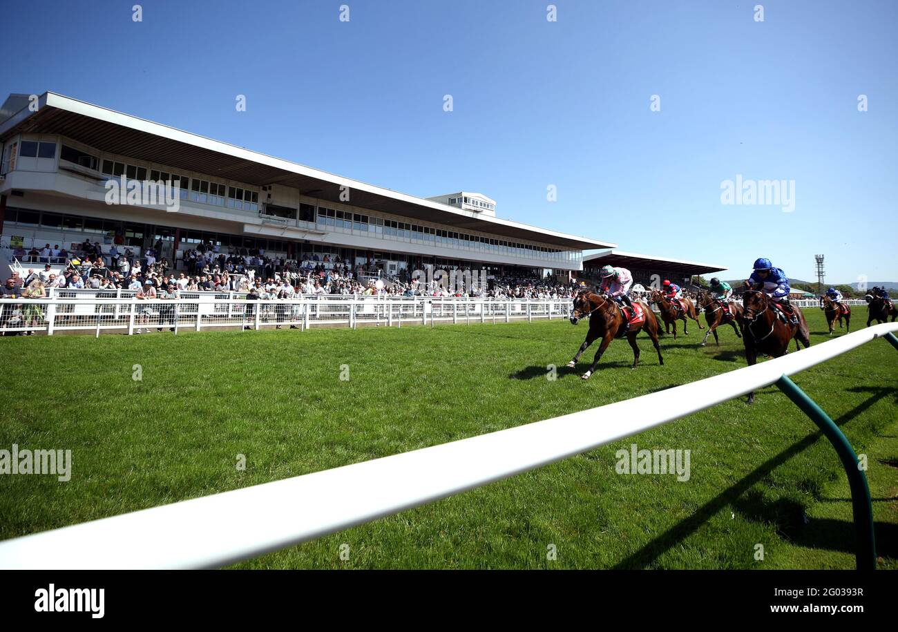 King of Speed monté par le jockey Ray Dawson (à gauche) sur le chemin de gagner les piquets Novice racingtv.com de la EBF (Div 1) à l'hippodrome de Redcar. Date de la photo: Lundi 31 mai 2021. Banque D'Images