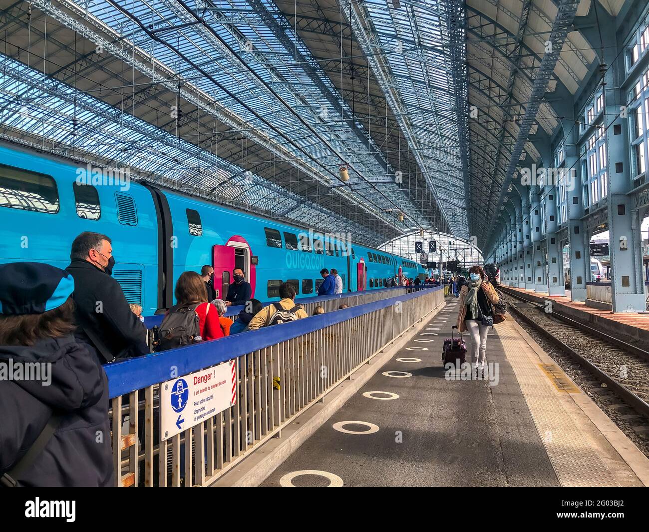 Bordeaux, France, gare TGV historique, plateforme passagers embarquement  train Ouigo, gare de bordeaux St jean Photo Stock - Alamy