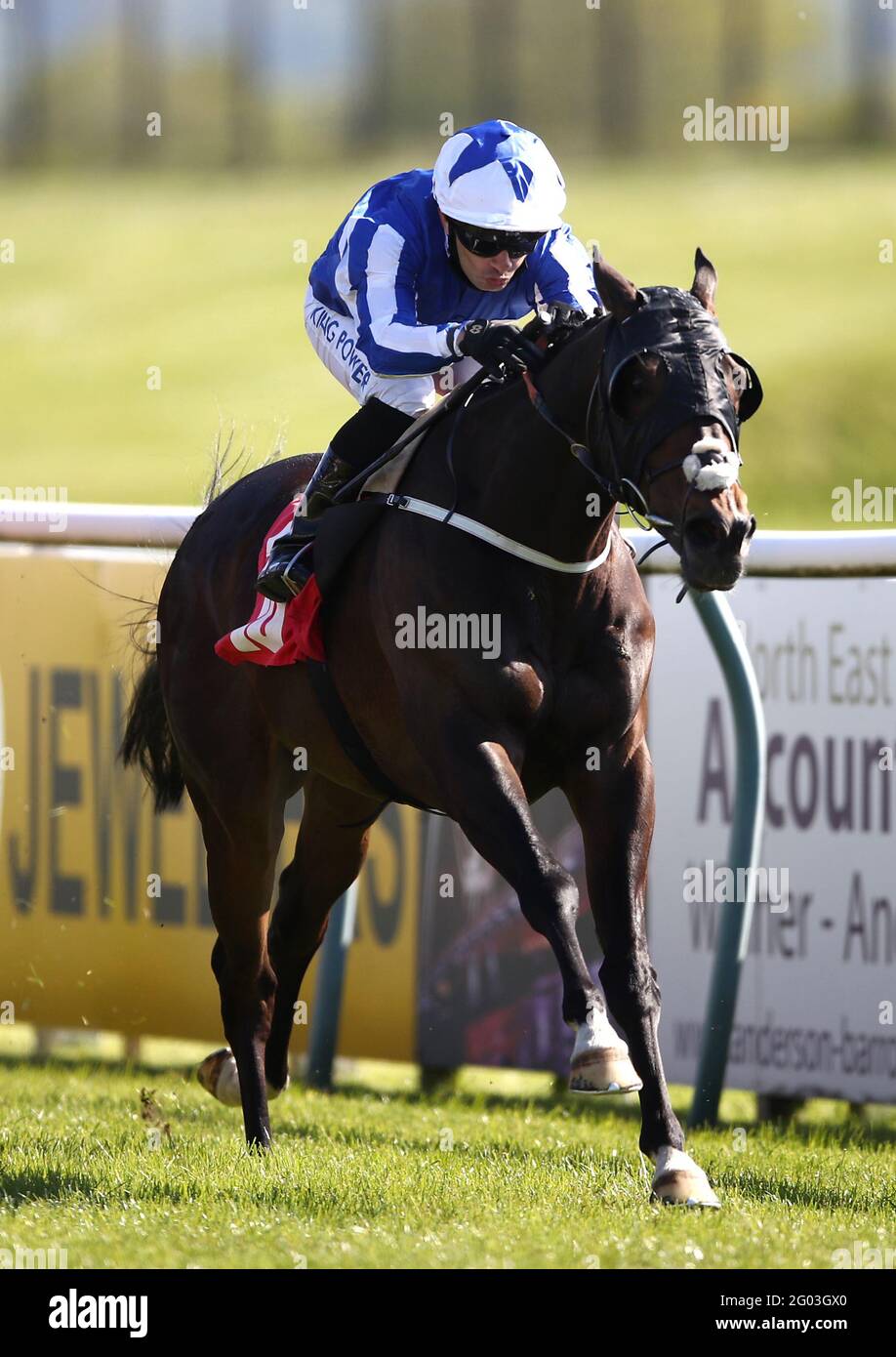 Bon Anniversaire Jure Par Le Jockey Silvestre De Sousa Remporte Le Handicap De La Coupe D Or De Racing Tv Zetland A L Hippodrome De Redcar Date De La Photo Lundi 31 Mai 21
