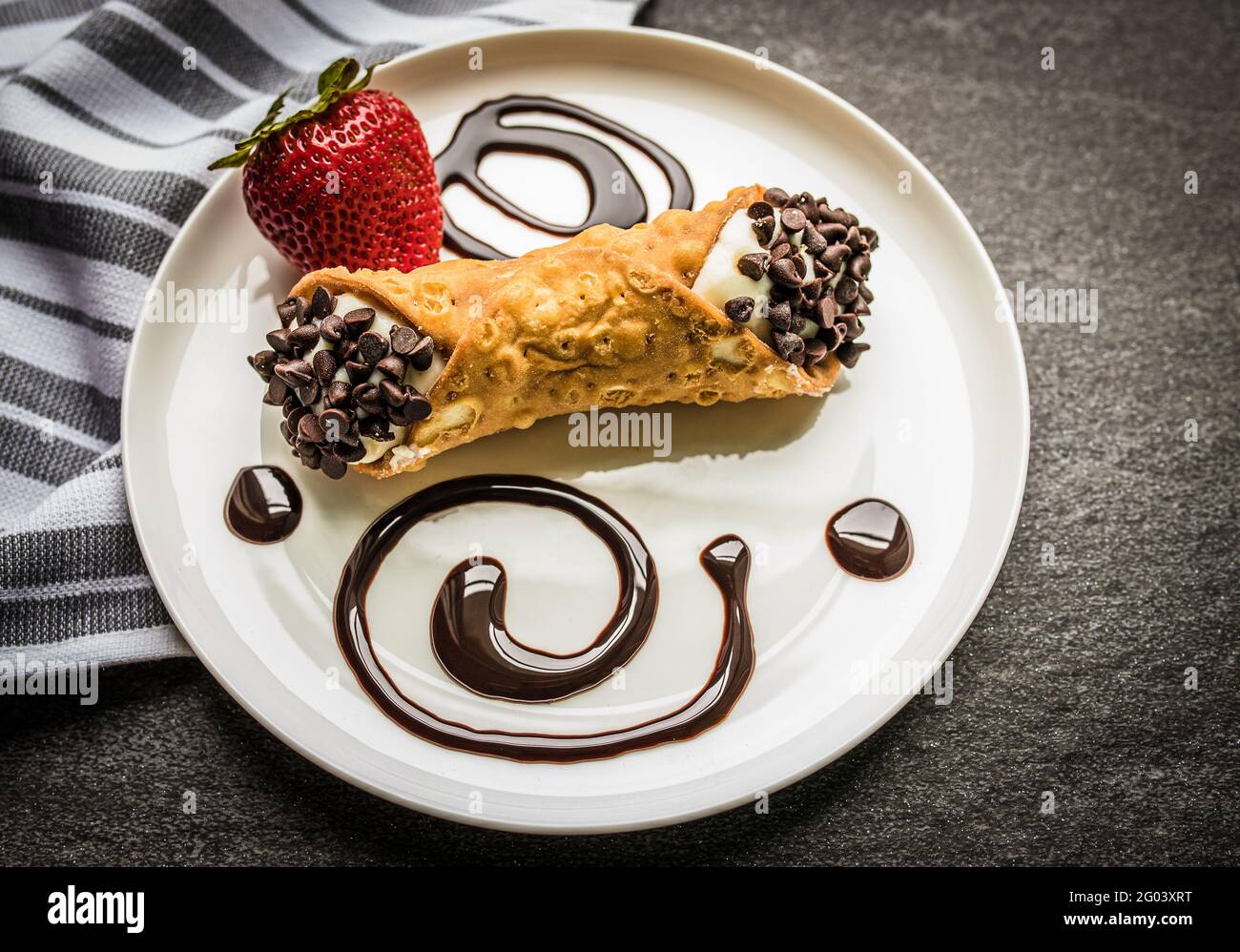 Cannoli Et Fraise Photo Stock Alamy