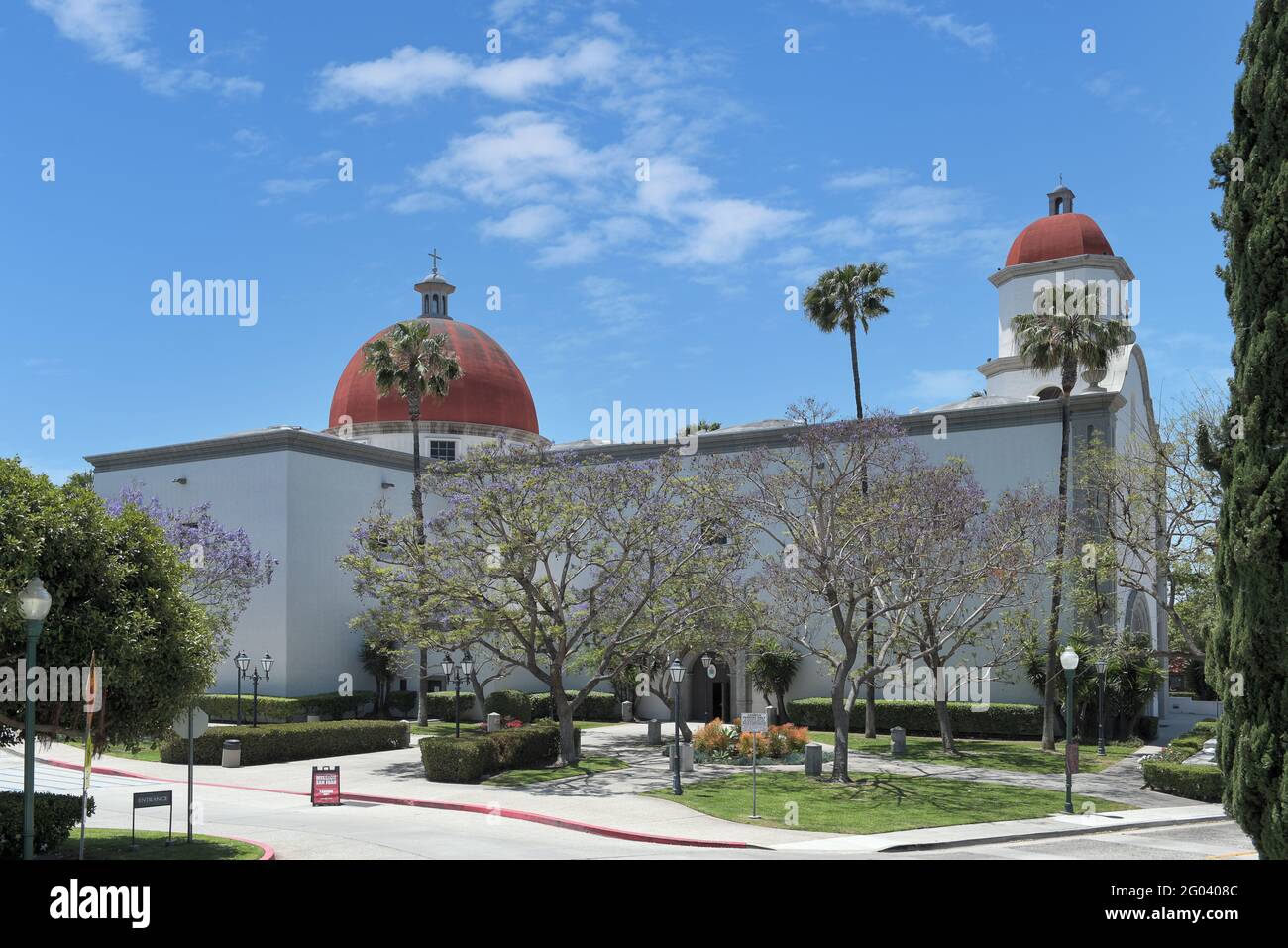 SAN JUAN CAPISTRANO, CALIFORNIE - 27 MAI 2021 : basilique de la mission. L'église paroissiale est située juste au nord-ouest de Mission San Juan Capistrano. Banque D'Images