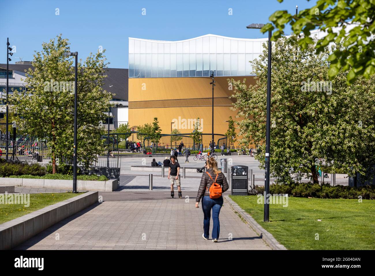 La bibliothèque principale d'Helsinki « Oodi » est un lieu de rassemblement célèbre dans le centre-ville d'Helsinki Banque D'Images