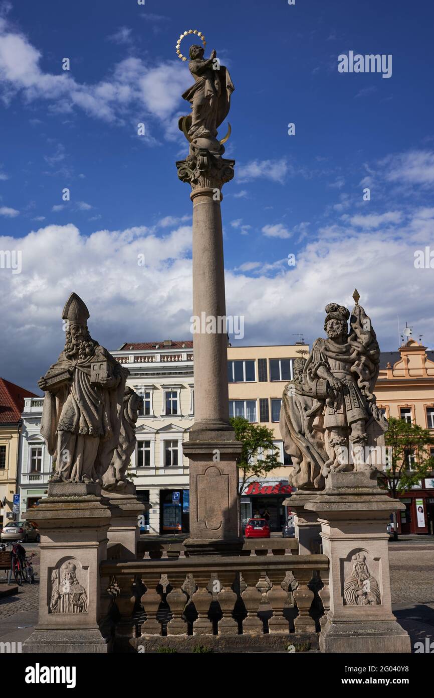 Kolin, République tchèque - 22 mai 2021 - la place Charles dans le centre-ville médiéval fondée par le roi Přemysl Otakar II avant 1261. Banque D'Images