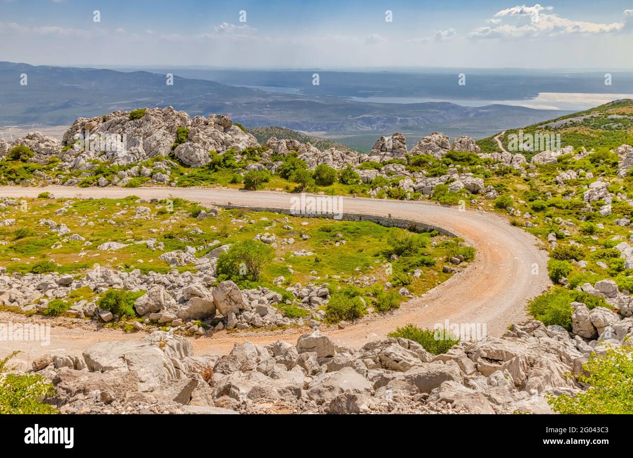 Velebit Mountain Wild Road scène en été Banque D'Images