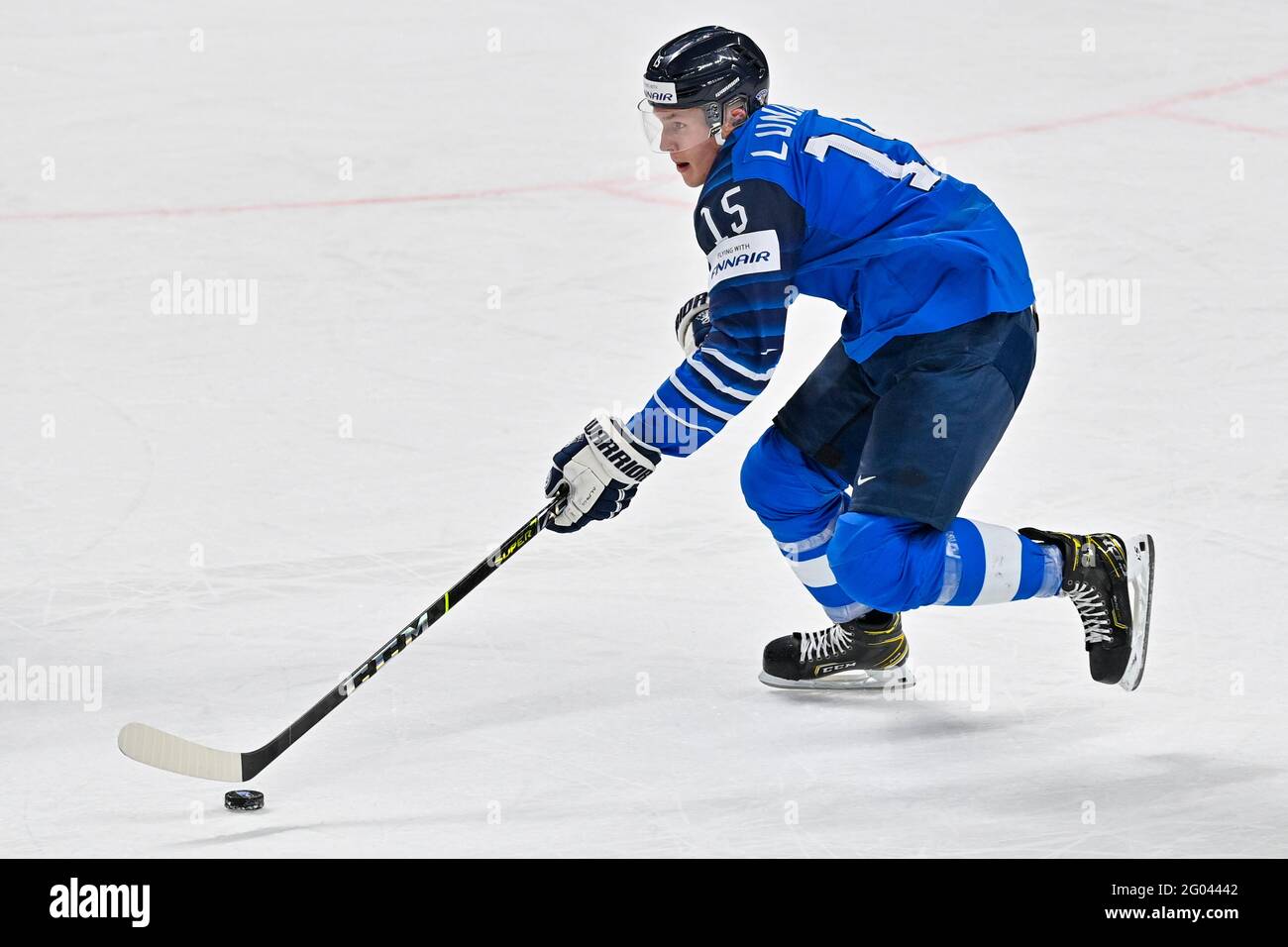 Anton Lundell (fin) en action lors du Championnat du monde de hockey sur glace 2021 de l'IIHF, match du groupe B Lettonie contre Finlande, joué à Riga, Lettonie, le 30 mai, Banque D'Images