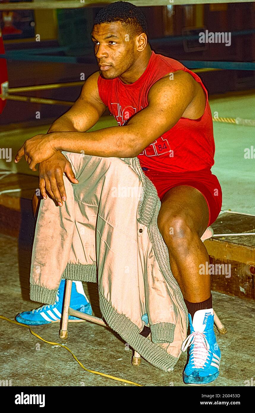 Mike Tyson s'entraîne au gymnase de Cus d'Amato à Catskill, NY en 1986  Photo Stock - Alamy