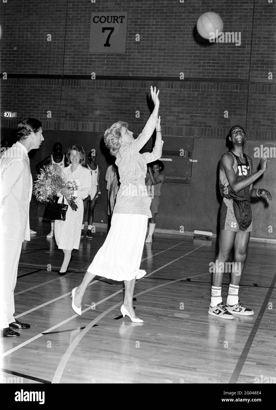 8.7.1987 Prince Charles & Princess of Wales dans le centre sportif de Brixton, sud de Londres Banque D'Images