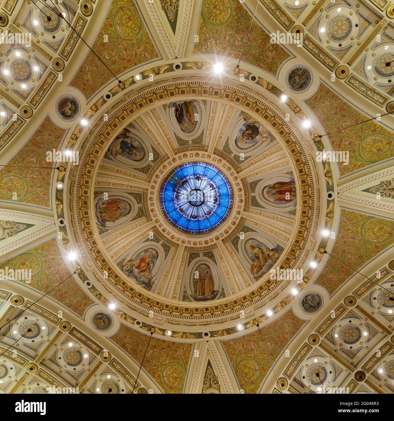 San Jose, Californie - 30 mai 2021 : intérieur du grand dôme de la basilique de la cathédrale Saint-Joseph. Banque D'Images