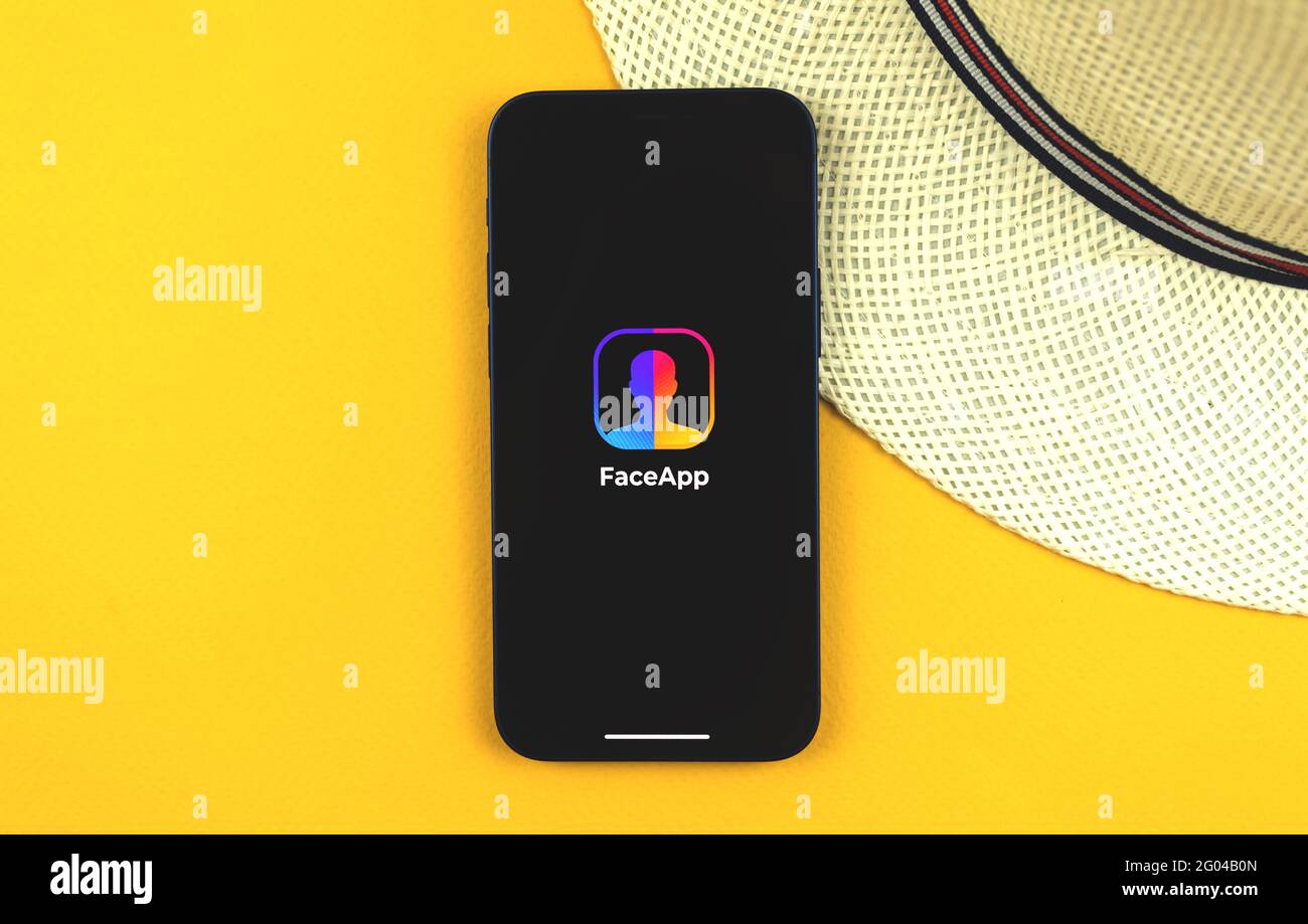 Kharkov, Ukraine - 28 mai 2021 : logo de l'app Faceapp sur l'écran de l'iPhone d'Apple Banque D'Images