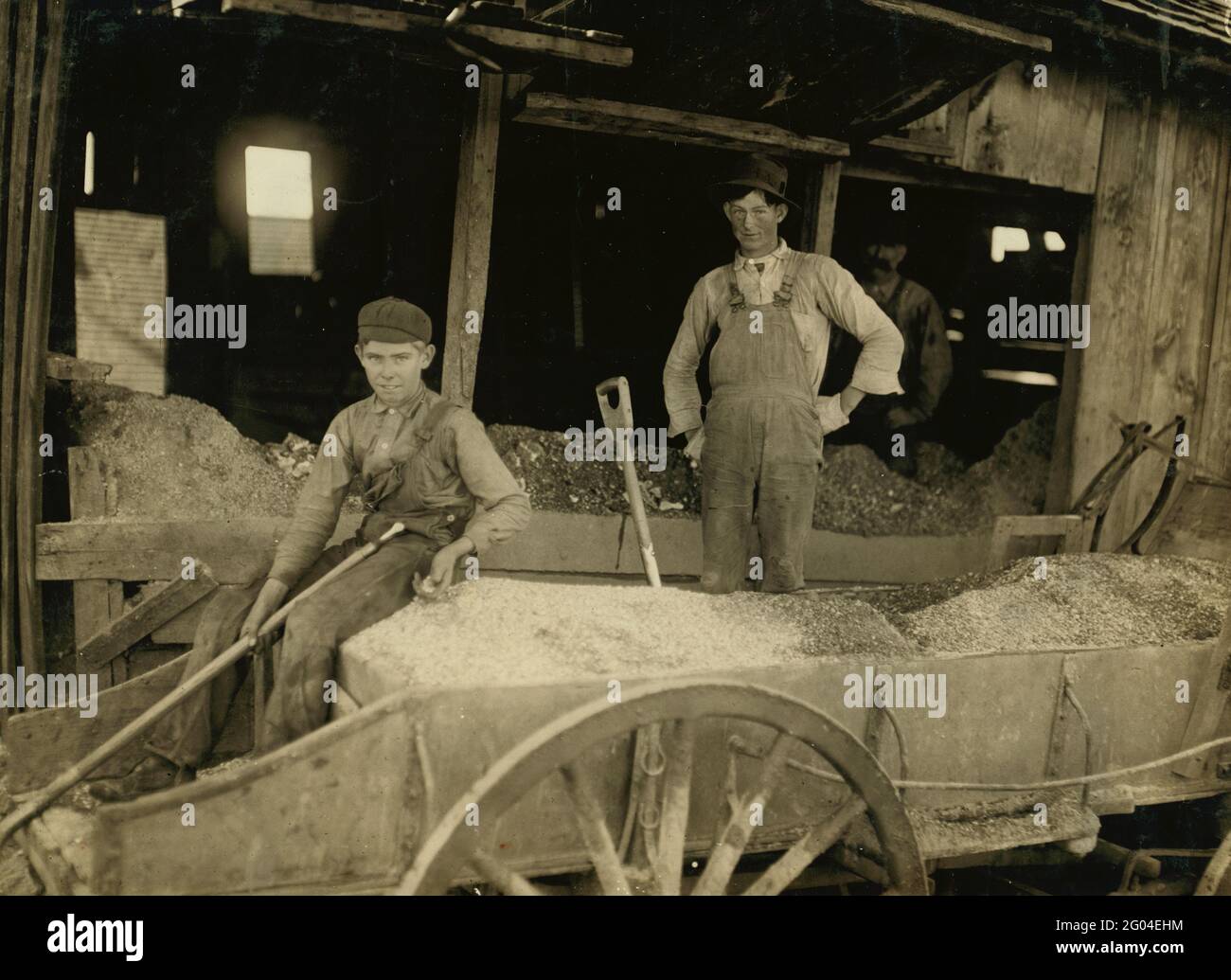 Travail des enfants : peler le minerai de plomb à la mine Daisy Bell, dans le Missouri Banque D'Images