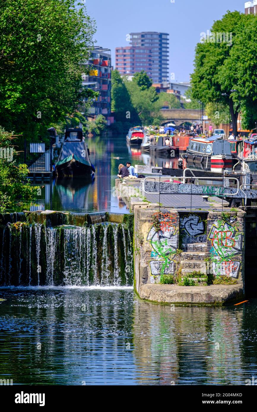 Regents Canal, Hackney, Londres, Royaume-Uni Banque D'Images