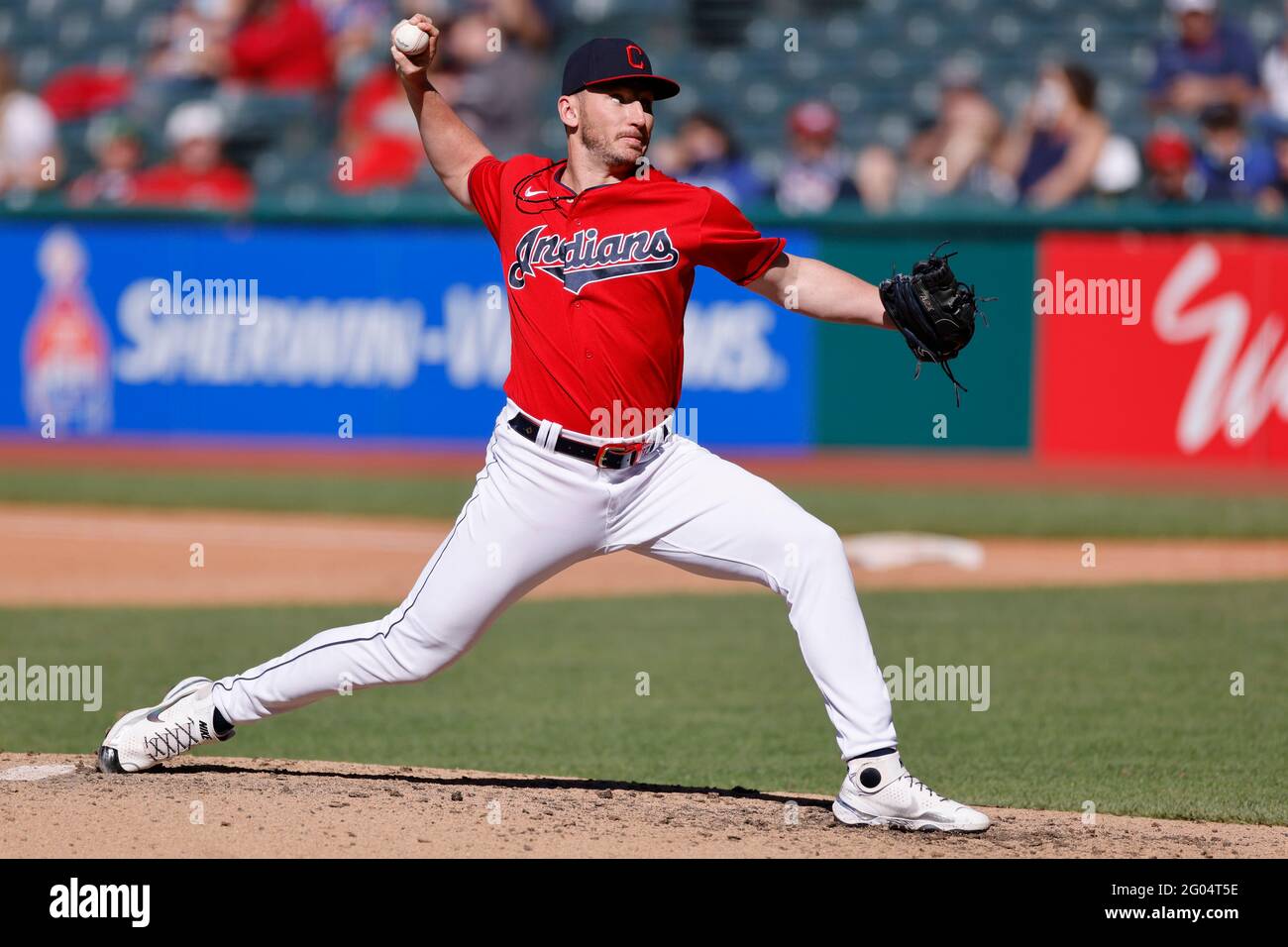 CLEVELAND, OH - 30 mai : Trevor Stephan (37) des Cleveland Indians présente pendant le match deux d'un double-tête contre les Blue Jays de Toronto au programme Banque D'Images
