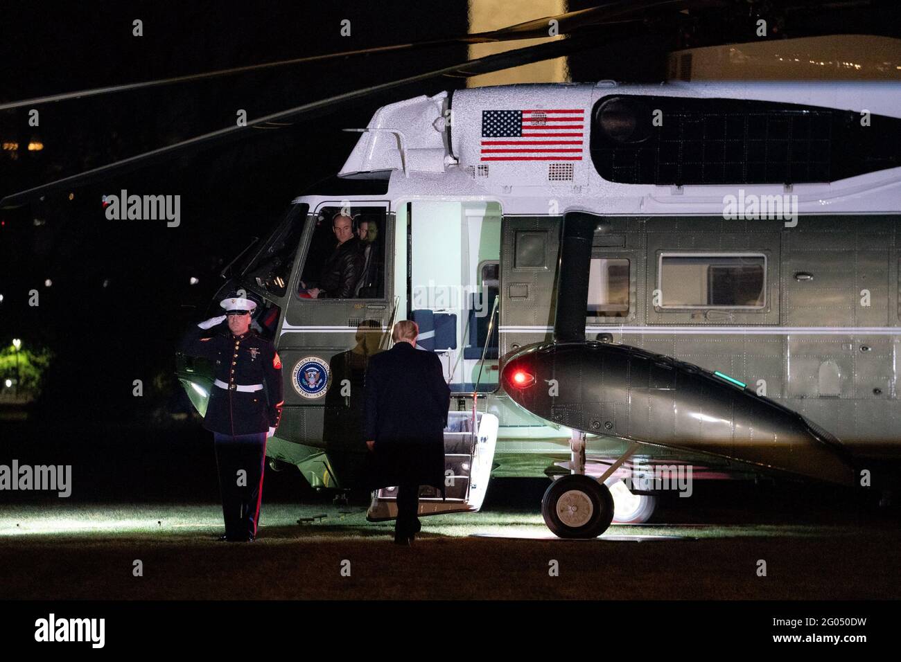 Le président Donald J. Trump est à bord de Marine One le lundi 20 janvier 2020, en route vers la base conjointe Andrews pour commencer son voyage à Davos où il participera aux réunions annuelles du Forum économique mondial Banque D'Images