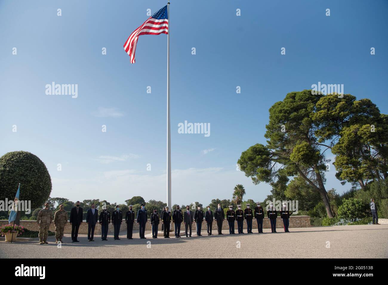 Reportage : le Secrétaire de la Défense, M. Mark T. Esper, visite des membres du service au cimetière et mémorial nord-africain de l'Amérique, Carthage, Tunisie, le 30 septembre 2020. Banque D'Images