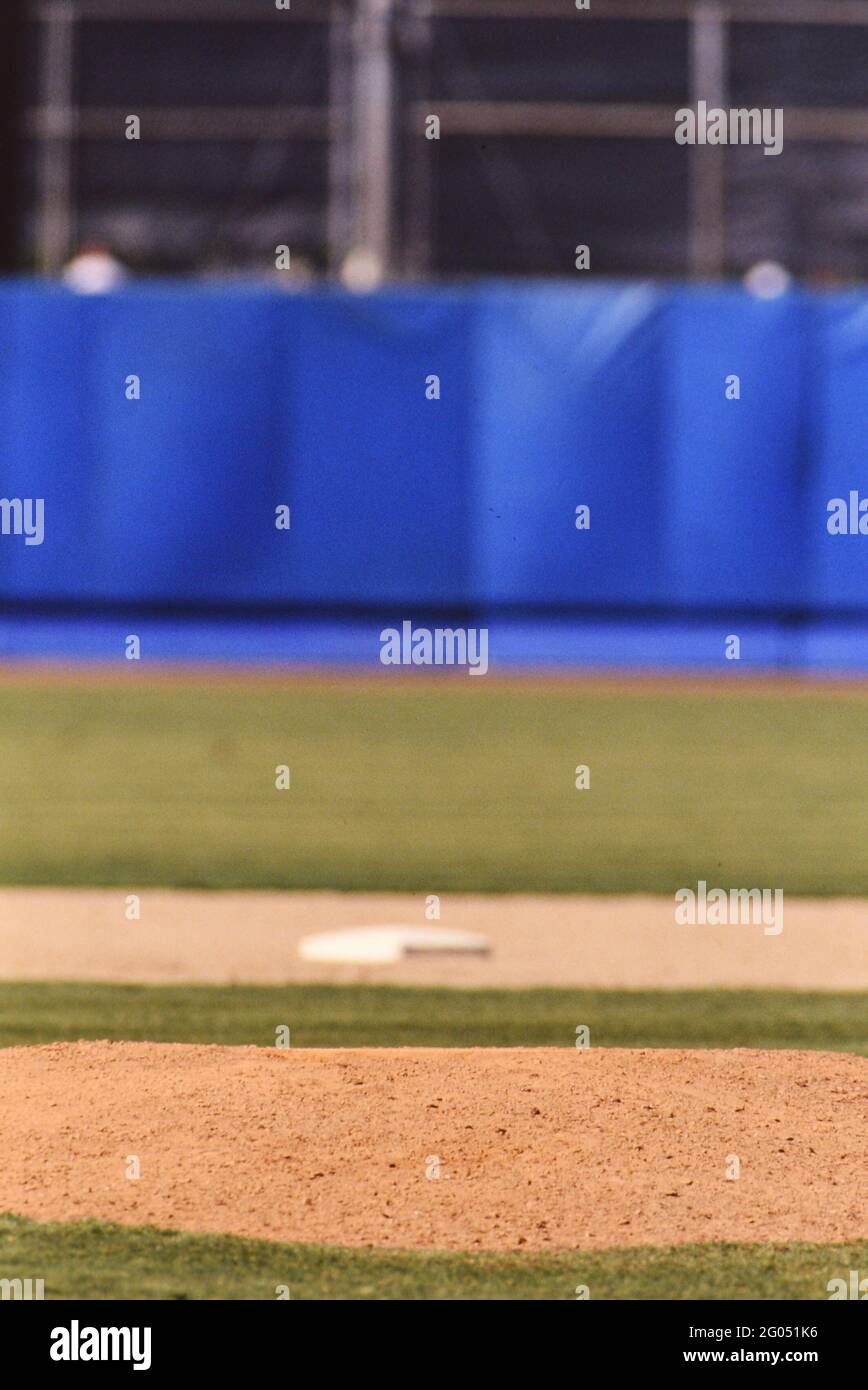 Pichets' Mound et deuxième base au stade Dodger en août 1996 -- Veuillez créditer le photographe Kirk Schlea Banque D'Images