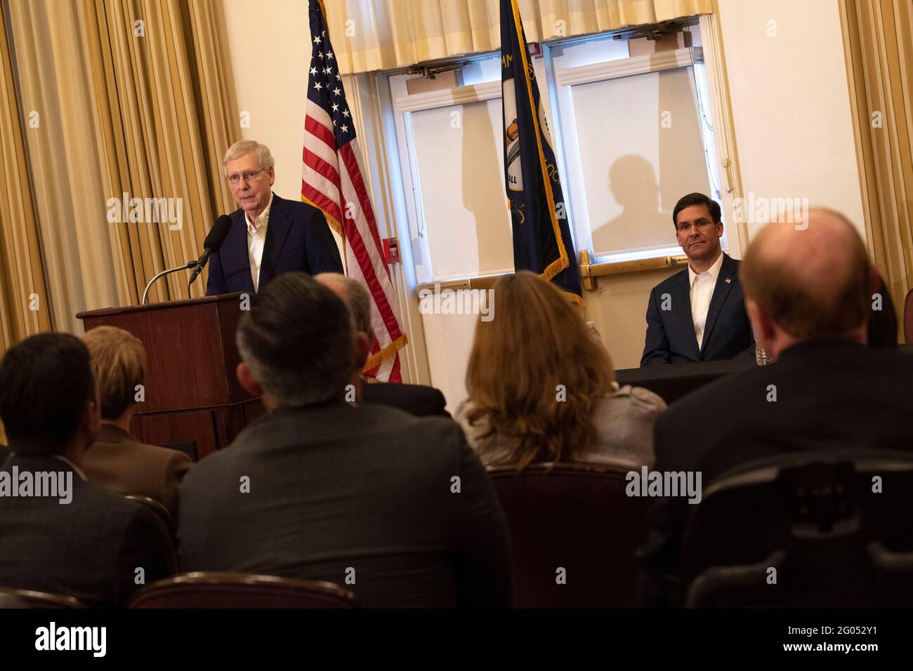 Reportage : le sénateur Mitch McConnell parle lors d'un événement de l'Alliance de développement régional KNOX avec le secrétaire à la Défense Mark Esper, au Club universitaire de l'Université de Louisville, Louisville, Kentucky, le 4 octobre 2019. Banque D'Images