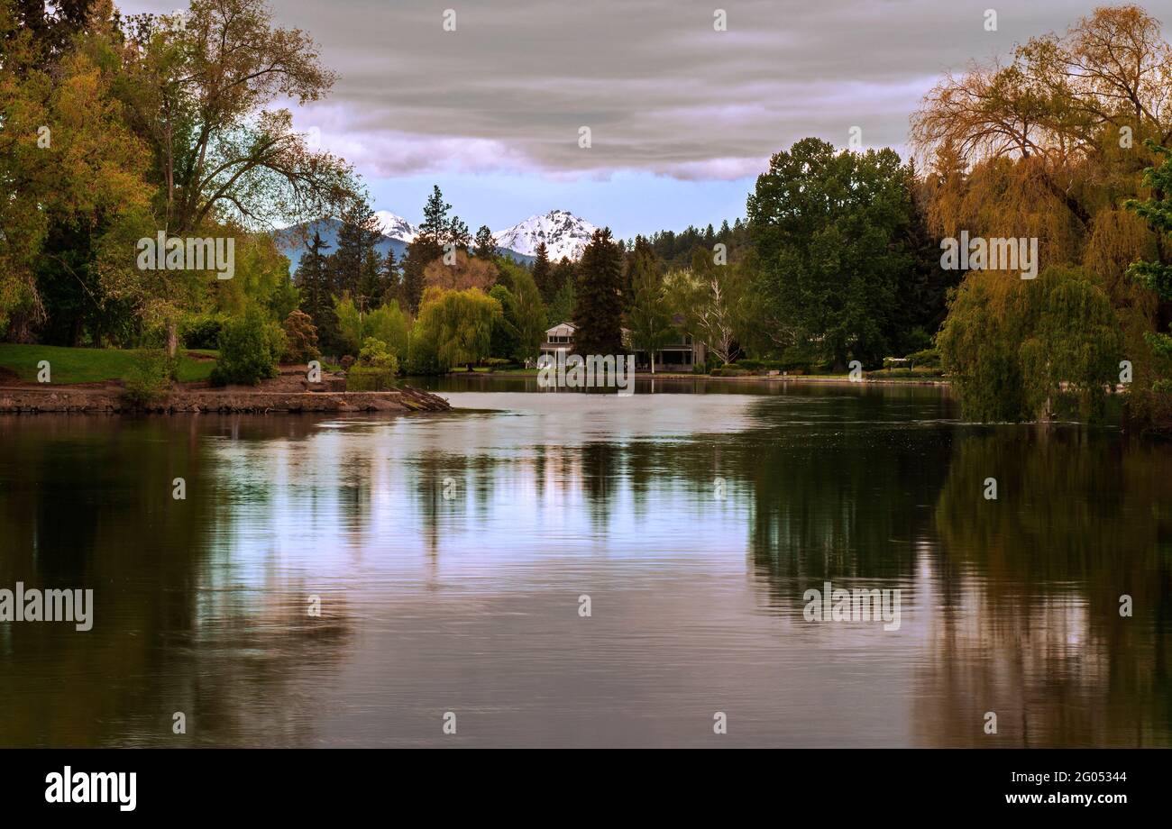 Rivière Deschutes, Bend, centre de l'Oregon Banque D'Images