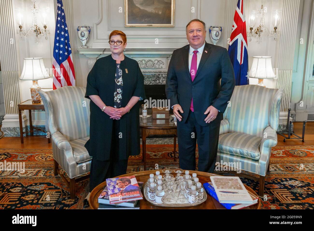 Le secrétaire d'État Michael R. Pompeo rencontre le ministre australien des Affaires étrangères Marise Payne, au ministère d'État, le 27 juillet 2020. Banque D'Images