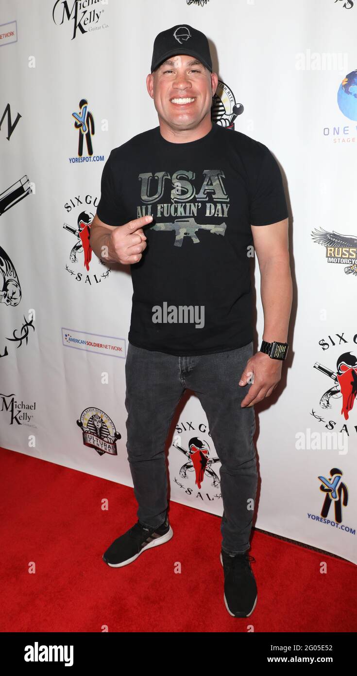 Long Beach, Californie, États-Unis. 26 mai 2021. Tito Ortiz, combattant des arts martiaux mixtes et politicien, participant à un concert « A Night of Southern Rock » pour les vétérans le week-end du Memorial Day au centre culturel Scottish Rite de long Beach, en Californie. Crédit: Sheri Determan Banque D'Images