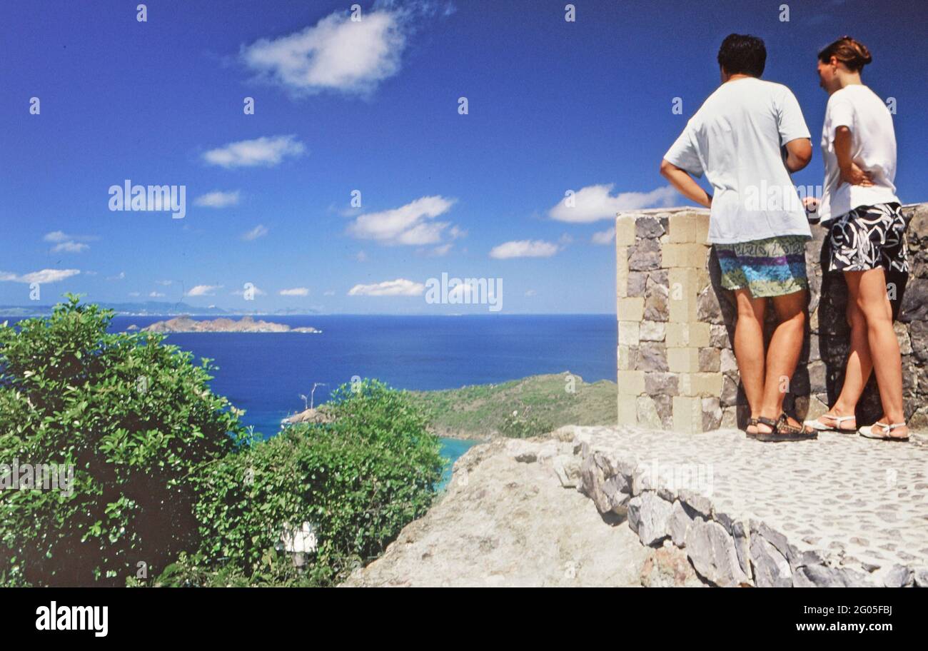 Les visiteurs lisent ce qu'ils voient dans la vue spectaculaire de Colombier point ca. 1998 Banque D'Images