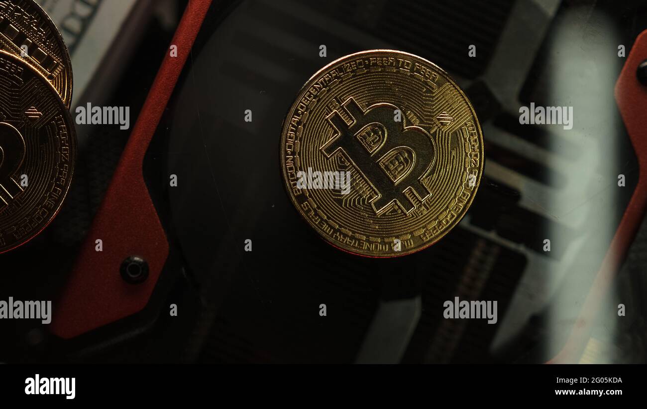 Carte graphique extraction de la crypto-monnaie numérique gros plan,  Bitcoin sur la carte graphique. L'industrie des monnaies numériques et le  concept d'agriculture GPU Photo Stock - Alamy