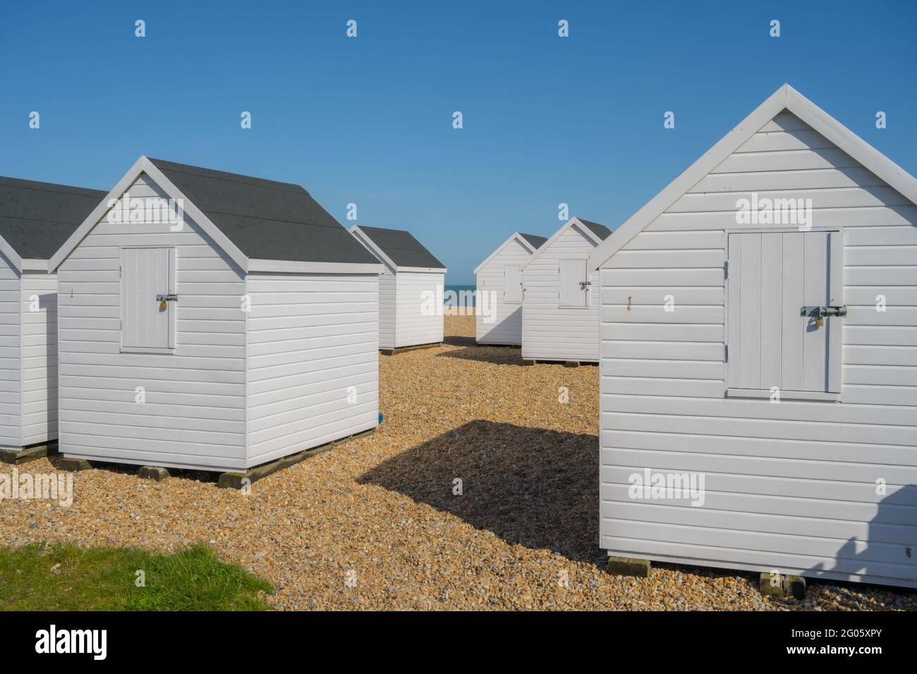 New Beach huttes sur la plage à Walmer Kent. Banque D'Images